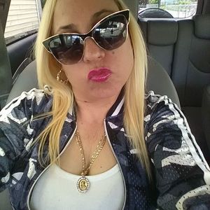 Meet your Posher, Maryol